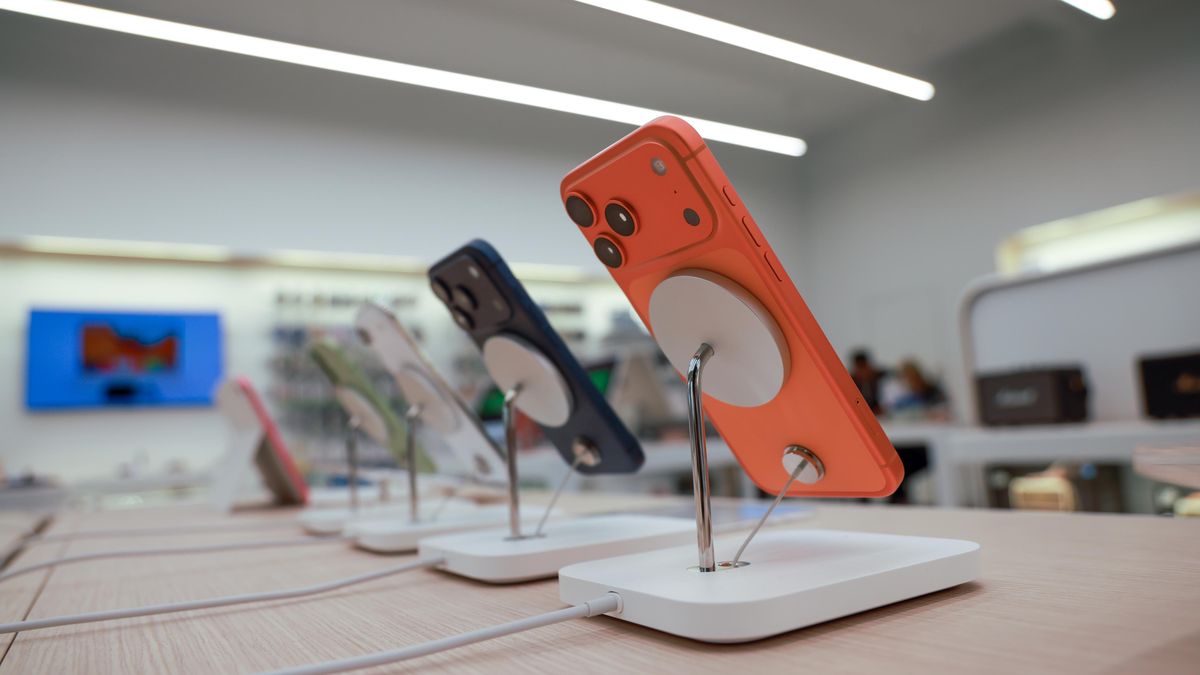 Vánoce patří elektronice. Nové iPhony se nestíhají vyrábět