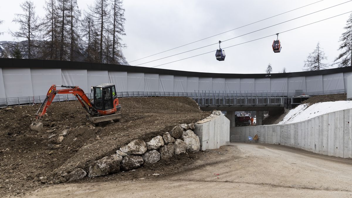Fotky z olympijských sportovišť. Měsíc a půl před začátkem tu pracují bagry