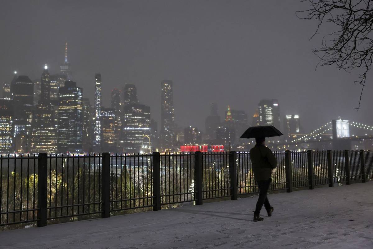Meteorologové předvídají, že v některých částech New Yorku může napadnout přes 20 centimetrů sněhu.