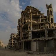 Následovalo strašlivé čtyřleté obléhání, během kterého město hladovělo, armáda ho ostřelovala a bombardovala barelovými bombami. V roce 2016 Asadovy síly zlomily odpor a město zcela vylidnily.