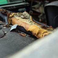 Raritní Aston Martin DB5 před renovací a po ní. Cena vzrostla tisíckrát.