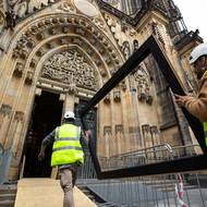 Svatovítská katedrála se v dubnu po skoro stoletém čekání dočkala nových varhan. (15. dubna)