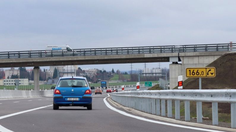 Nabídky na dostavbu D35 podala tři konsorcia, stavět se může letos