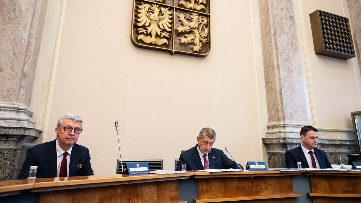 Vláda zrušila výběrové řízení na předsedu SÚJB, vypsala nové