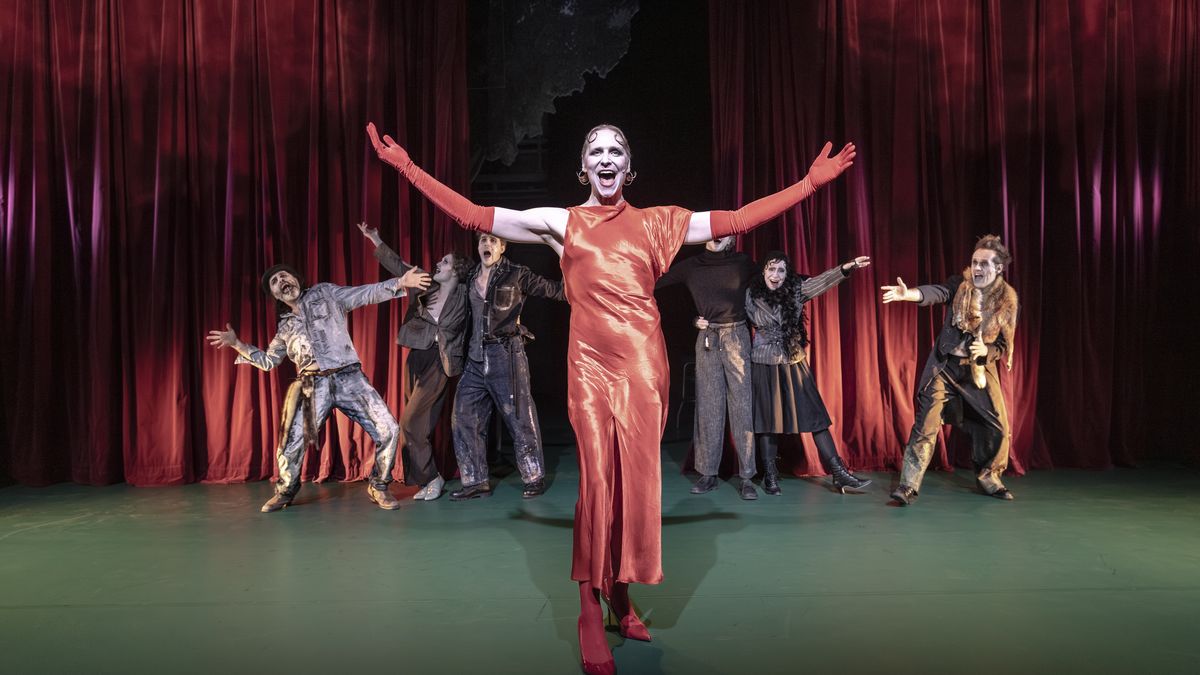 Recenze: Daniela Špinar v Divadle Komedie hraje ďábla