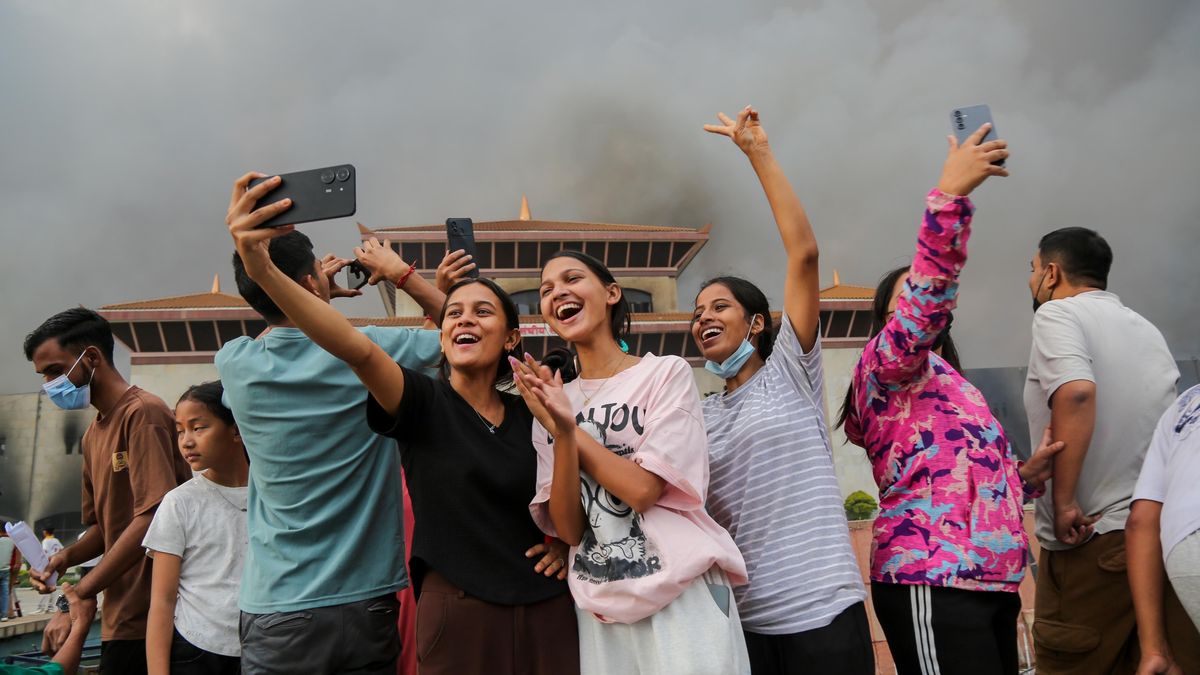 Fotky: Od Peru po Filipíny. Mladí zvedli oči od displejů a vyšli do ulic