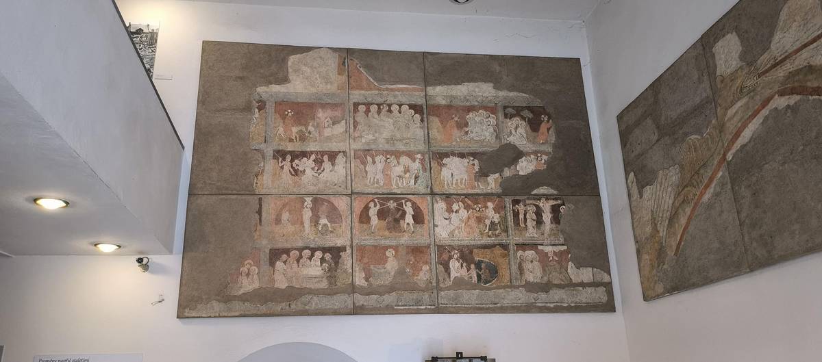 Fragment nástěnných maleb.