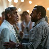 George Clooney v roli Jaye Kellyho a Adam Sandler jako Ron Sukenick.