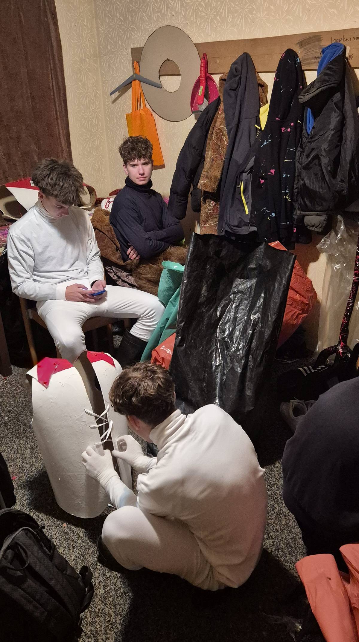 Peklo - laufři čekají, než začnou chodit jako poslové.