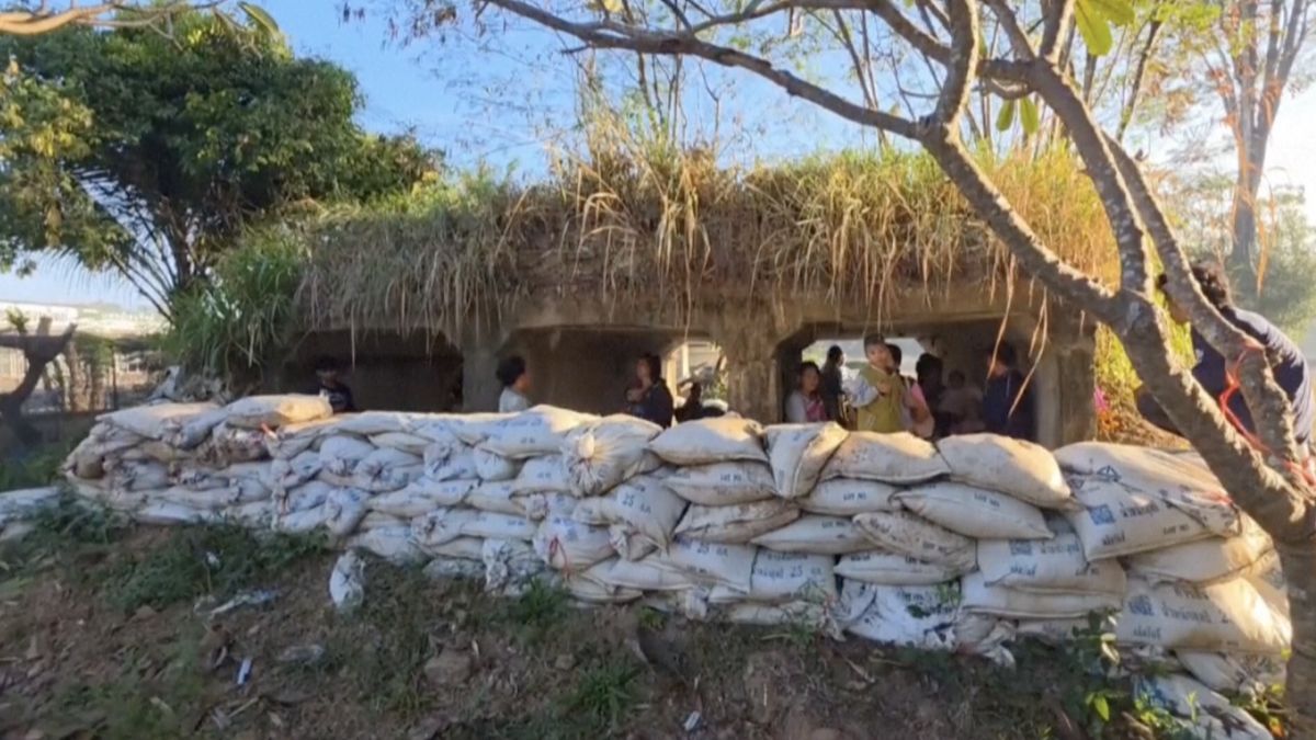 Video: Mezi Thajskem a Kambodžou to opět vře. Na útěku jsou desetitisíce lidí