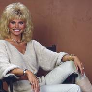 3. srpna zemřela americká herečka Loni Andersonová známá z populárního televizního seriálu WKRP in Cincinnati. Bylo jí 79 let.