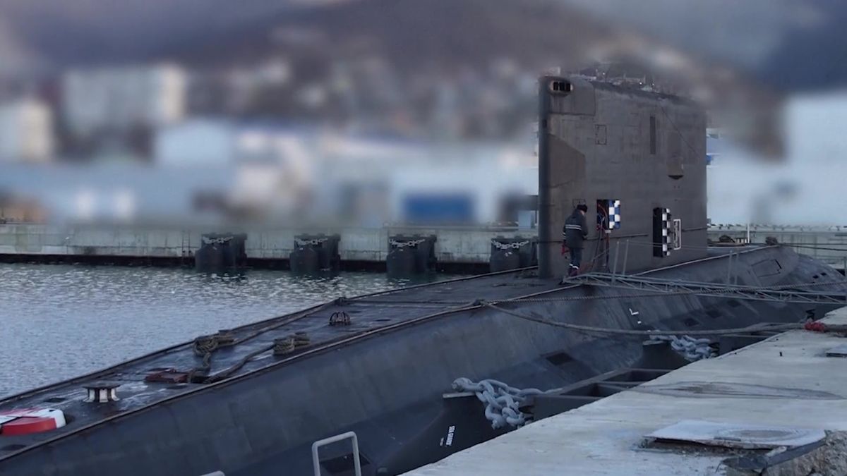 Rusové ukázali ponorku, jejíž vyřazení hlásil Kyjev. To důležité vynechali