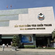 Bývalé ústředí americké CIA v Saigonu. Dnes je z něj Muzeum válečných pozůstatků, tedy zbraní a techniky, která ve Vietnamu zůstala. Původně šlo o Muzeum amerických válečných zločinů, ale to se změnilo v polovině 90. let po usmíření mezi USA a Vietnamem. Hanoj tehdy navštívil prezident Bill Clinton.