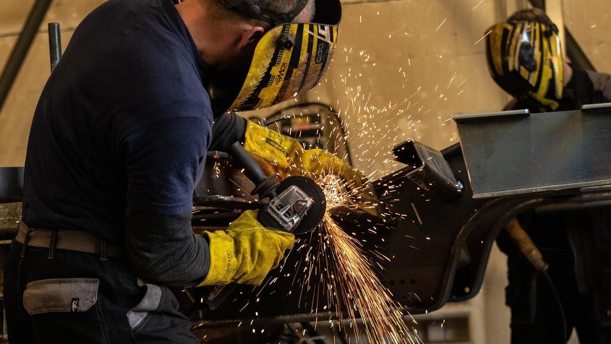 Fond Adax kupuje za stovky milionů novojičínské strojírny