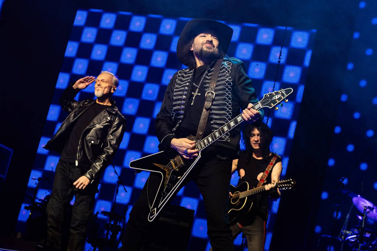 Na největším pódiu ve své čtyřicetileté historii slaví skupina Lucie 40. výročí.