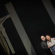 Joseph Gansert jako baron Scarpia a Lívia Obručník Vénosová v roli Toscy.