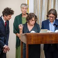 Vzkaz prvního prezidenta Tomáše Garrigua Masaryka spatřil po více než 90 letech světlo světa. Otevření a první zkoumání proběhly na zámku v Lánech. (19. září)