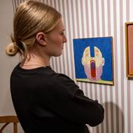 Na snímku jsou obrazy Jiřího Sopka nazvané Rozpolcenost a Hlavy ze 70. let.