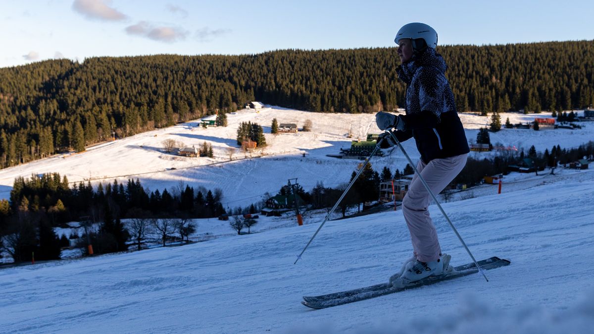 Na českých horách se očekává sníh, lyžařská střediska se připravují na nápor