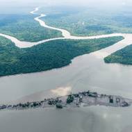 Každá domácnost skladuje několik tisíc litrů životodárné tekutiny. Vše pečlivě dávkují, aby vydržely až do příštího monzunu.