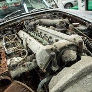 Raritní Aston Martin DB5 před renovací a po ní. Cena vzrostla tisíckrát.