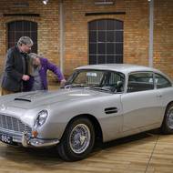 Raritní Aston Martin DB5 před renovací a po ní. Cena vzrostla tisíckrát.