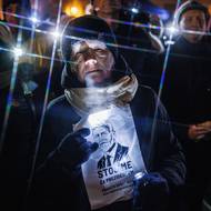 Lidé na shromáždění a podepsaní pod výzvou Stojíme za prezidentem chtěli vyjádřit hlavě státu podporu při „obraně demokratických hodnot státu“.