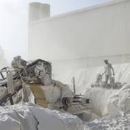 „Máme problémy s vývozem a přístupem na trh, protože jsme většinu kamene vyváželi do Izraele a po 7. říjnu jsme se dostali do potíží,“ vysvětlil Ibrahim Jaradat, jehož rodina již více než 40 let vlastní lom poblíž města Sair nedaleko Hebronu.