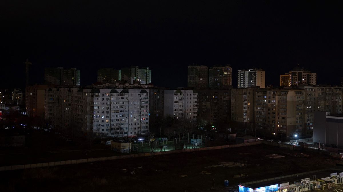 Bez proudu. Rusové útočili na ukrajinskou energetiku