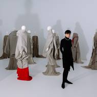 „Přeji si, aby ho prostředí pohltilo a šel mým životem,“ vzkazuje návrhářka.