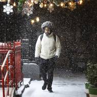 Úřady vyhlásily stav nouze a vyzvaly obyvatele, aby se vyhnuli cestování.