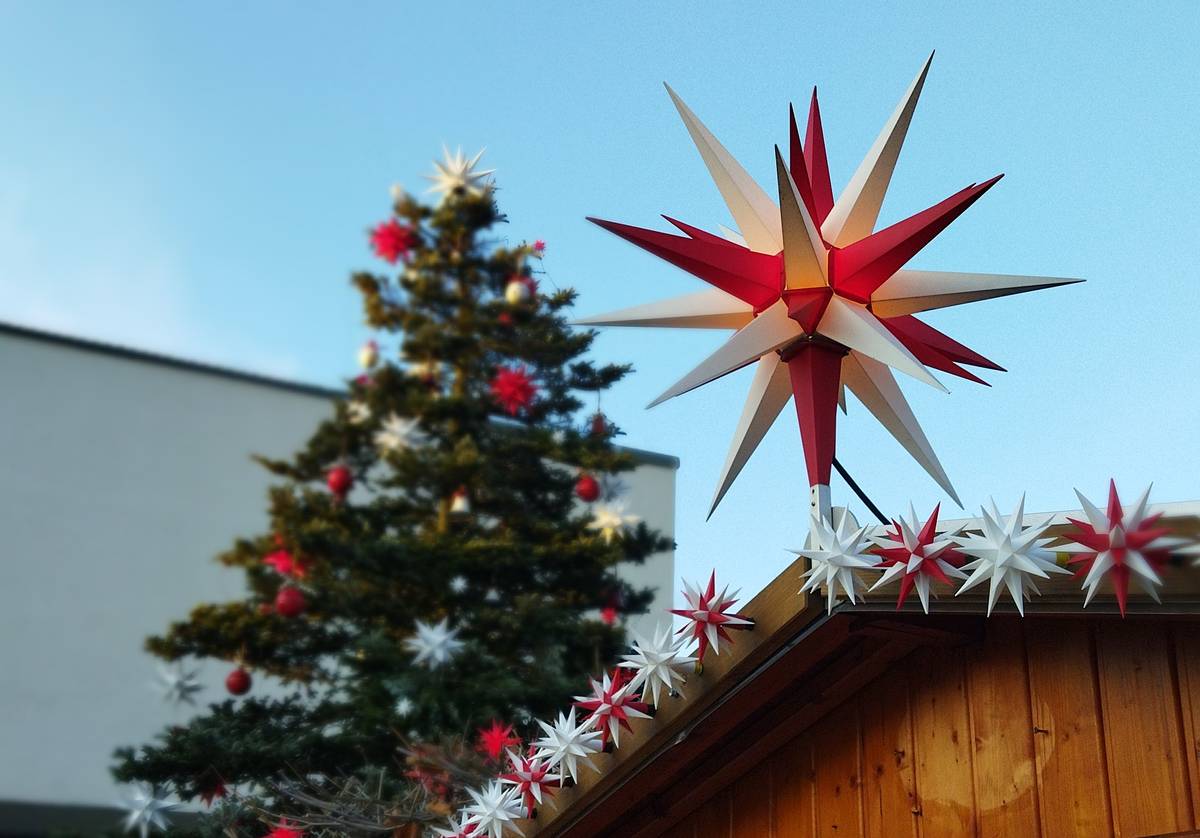 Hvězda před herrnhutskou manufakturou.