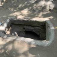 Zájemci si můžou do tunelů vlézt, ale není to nic pro klaustrofobiky. Vyšší lidé musejí v některých částech lézt po čtyřech.