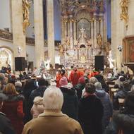 Uvnitř se občas konají i mše.