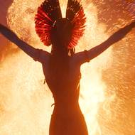 Opulentní tříapůlhodinový spektákl je spíše drobným vylepšením druhé části, příliš nového nenabízí.