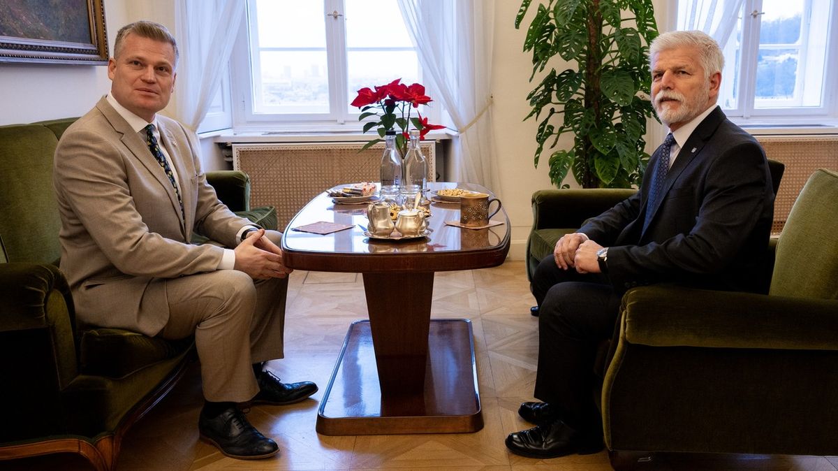 Glosa: Sněmovna vyzývá, prezident zívá