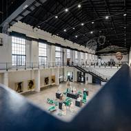 Podle nich Vlna „nepracuje s figurou jen jako s tvarem, ale jako s entitou v procesu“.