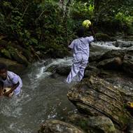 Maniqové nyní požadují vlastnická práva k pozemkům, o kterých tvrdí, že jim po generace fakticky patřily. Dnes je chrání thajské zákony.