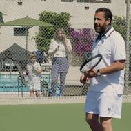 Adam Sandler jako Ron Sukenick.