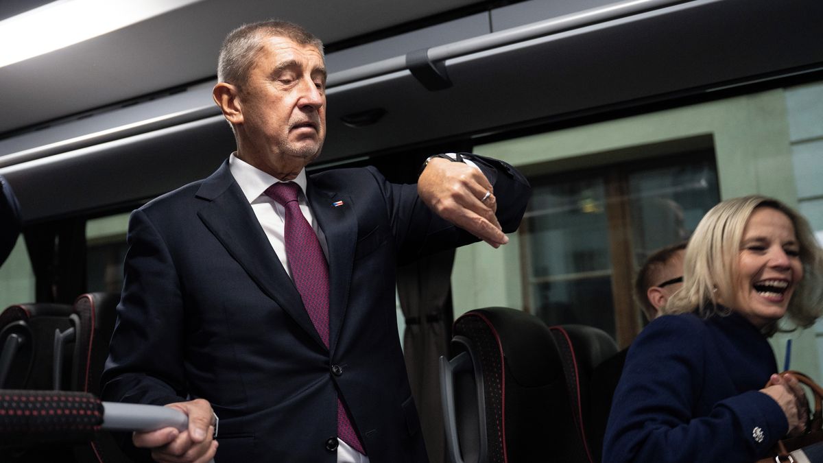 Andrej Babiš má už měsíc zpoždění s přesunem akcií Agrofertu do fondu