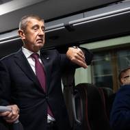 Andrej Babiš rozvezl svou novou vládu po ministerstvech nebývalým tempem. (15. prosince)
