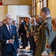 V Míčovně Pražského hradu prezident Petr Pavel jmenoval nebo povýšil osm generálů. (28. října)