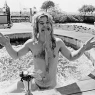 22. července zemřel Ozzy Osbourne. Legendě britského heavy metalu a bývalému frontmanovi skupiny Black Sabbath bylo 76 let.