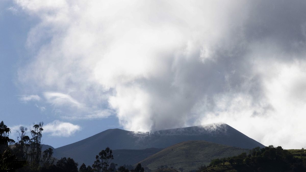 Kolumbijská sopka chrlí popel, možná erupce straší místní obyvatele