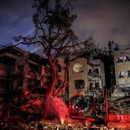 Následky íránského útoku na Tel Aviv. Izrael udeřil na Írán v červnu, šlo o eskalaci dlouhodobého konfliktu, terčem byla íránská vojenská a jaderná zařízení. (16. června)