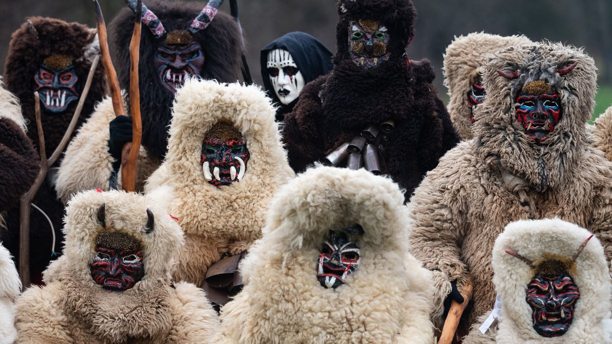 Obrazem: Když s Mikulášem a čertem obchází vesnici i smrt