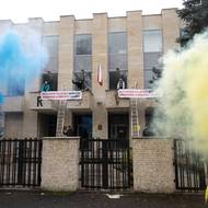 Aktivisté ze spolku Kaputin přelezli plot areálu Ruského střediska vědy a kultury v pražské Bubenči a vyzývali k zabavení ruských majetků. (24. února)