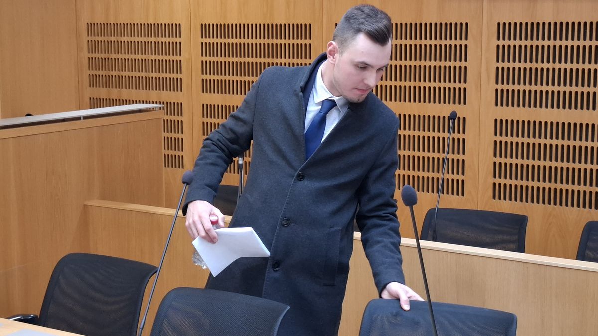 Byly na něj stížnosti, zaznělo u soudu s tramvajákem, který napadl cestující