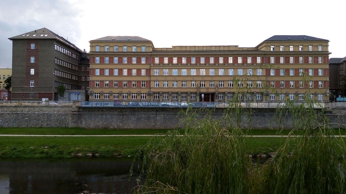 Řidiči kamionu, který je stíhán za nehodu v Dolní Lutyni, vrátili řidičák