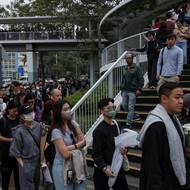 Požáry představovaly v minulosti pro město častou pohromu, zejména v chudých čtvrtích. (Lidé přišli uctít památku obětí, 1. prosince.)